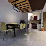 Back Stayz Hostel