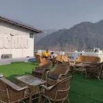 Ensquare Hotel - 2 Bedroom Mountain View Apartments With Kitchen, Rooftop Cafe, Live Music