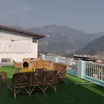 Ensquare Hotel - 2 Bedroom Mountain View Apartments With Kitchen, Rooftop Cafe, Live Music