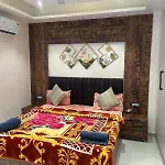 Luxury Home 2Bhk 3Ac Terrace View Lift Kitchen In Hills Tapovan