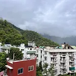 Prithvi Hotel Rishikesh - Aesthetic Rooms With Ac, Good Light, Free Airport Pickup For Min 7 Days Booking Upper Tapovan