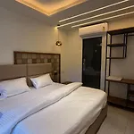 Yes Hotel By The Ganges