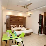 Hotel Silver Inn - Tapovan Rishikesh