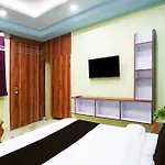 Super Hotel O Balaknath Temple Road Tapovan