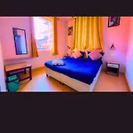 Ganga Kinare Yoga Hotel