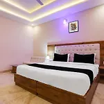 Super Townhouse Oak Tapovan
