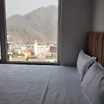Ganga Kinare Yoga Hotel