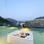 Oak Leaf Hotel