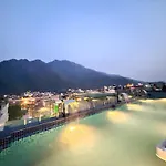 Oak Leaf Hotel
