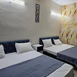 Hotel Tripta Ganga