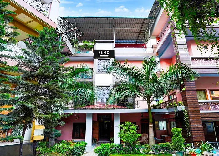 Super Hotel O Balaknath Temple Road Tapovan
