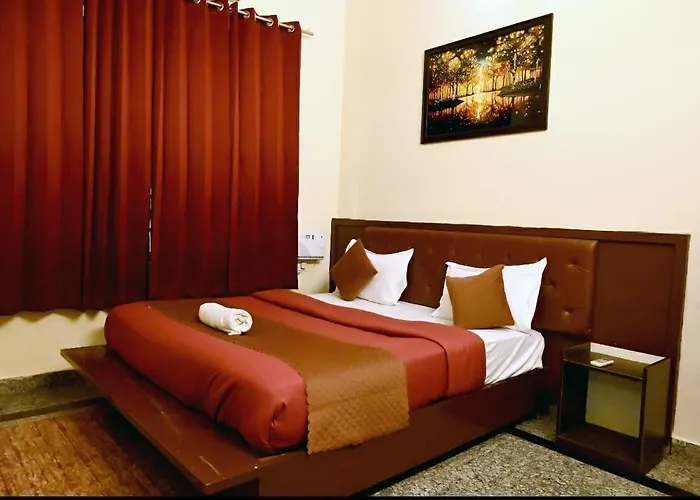 Play V3 Hotel Tapovan