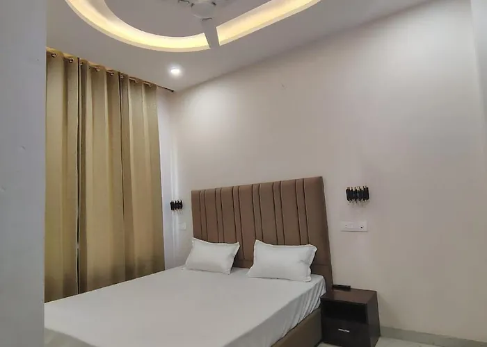 Ganga Kinare Yoga Hotel