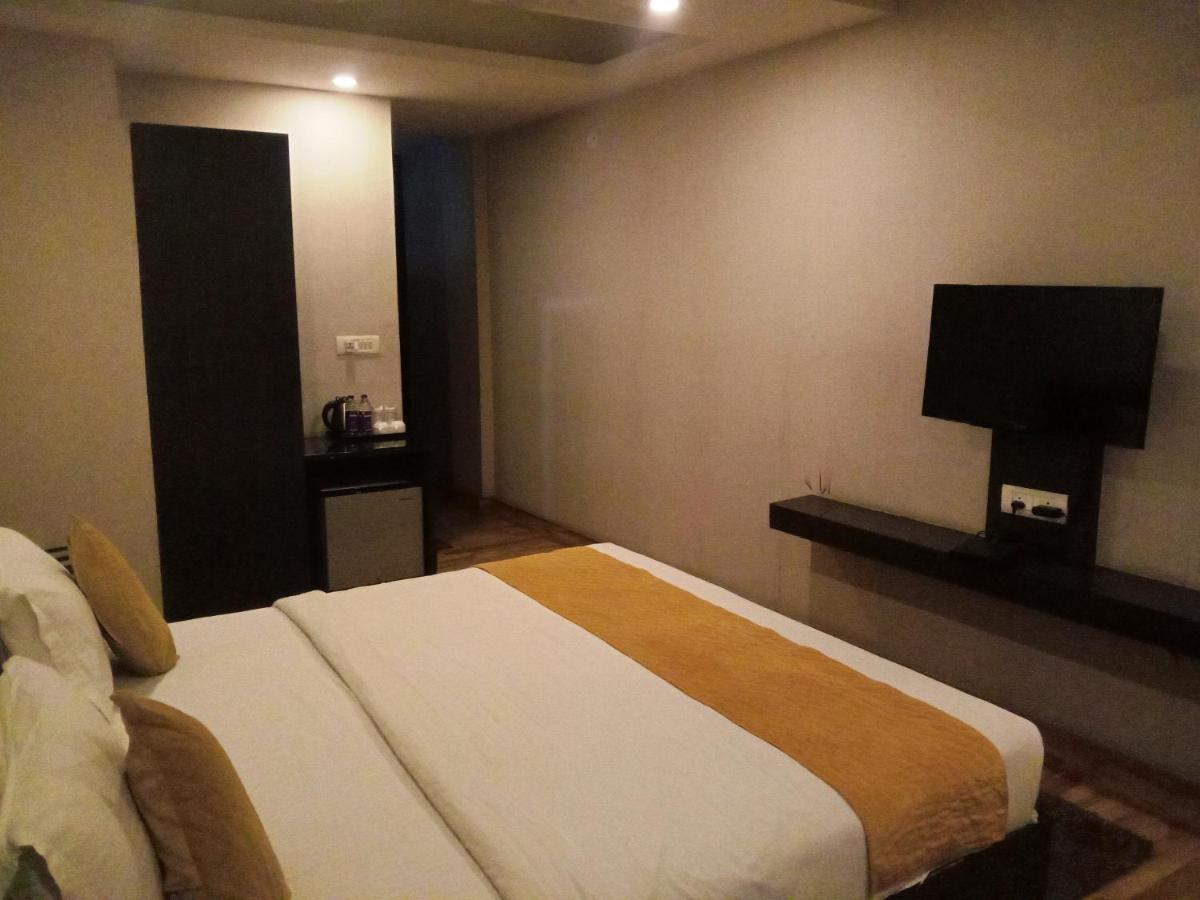 Hotel Paradise Ganga - A River Side