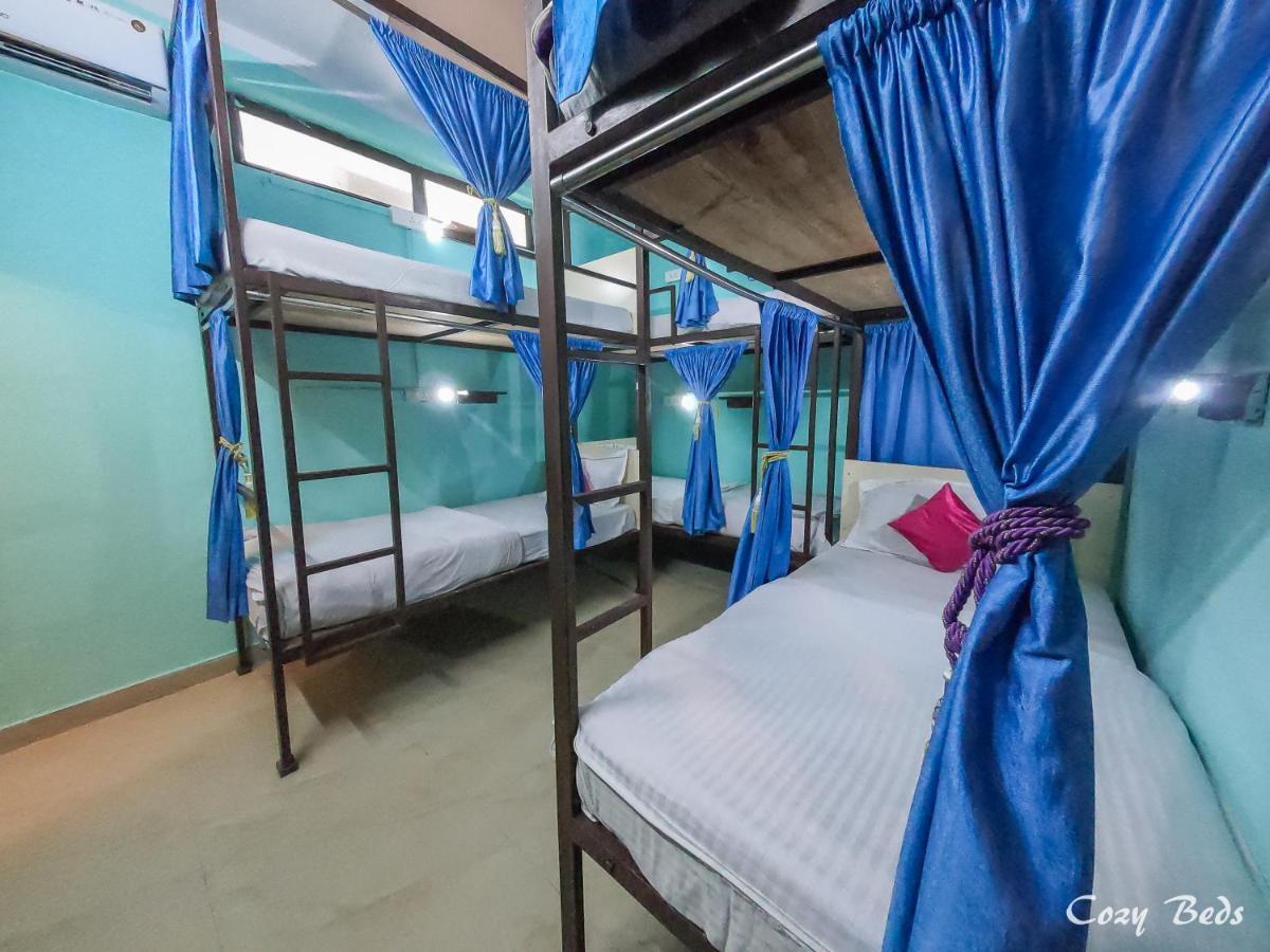Cozy Beds Hostel *