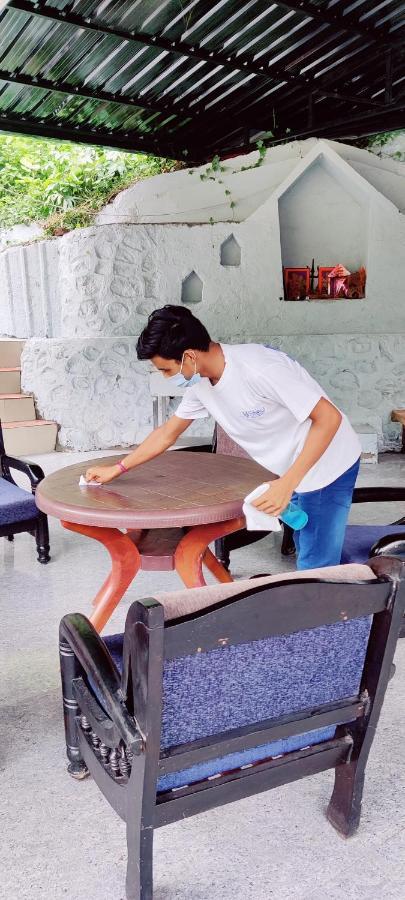 Hotel H7 On The Ganges, Yoga & Spa Resort,