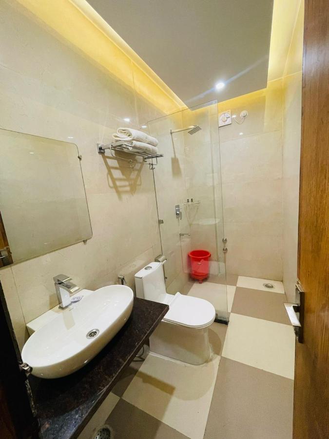 Super Townhouse Oak Tapovan Hotel 4*