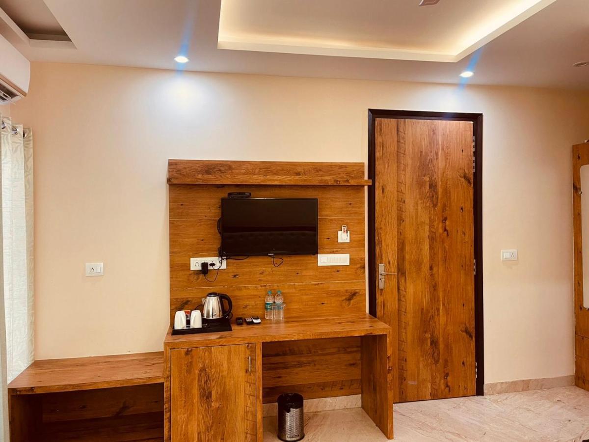 Super Townhouse Oak Tapovan Hotel