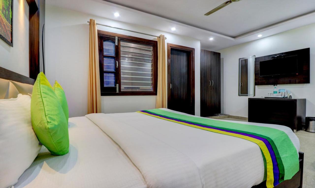 Itsy Nv, Tapovan Rishikesh