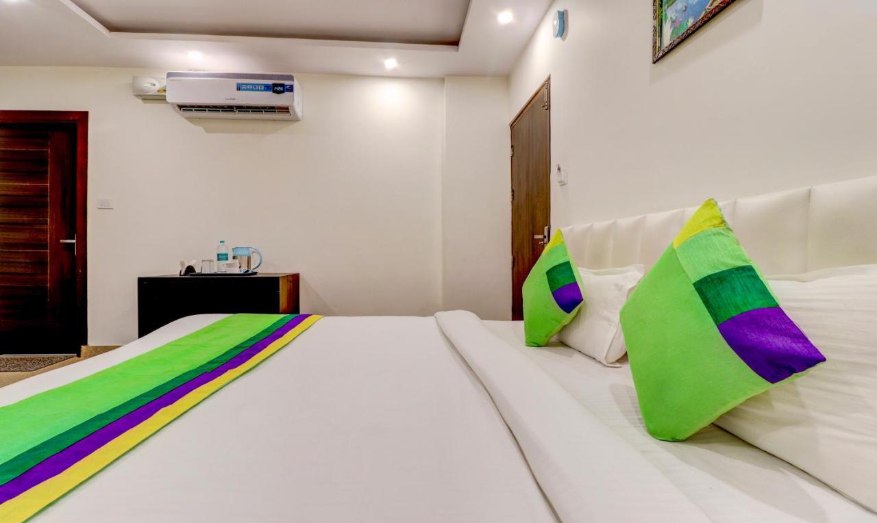 Itsy Nv, Tapovan Hotel