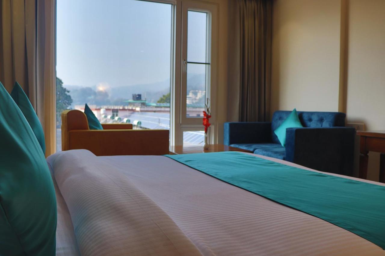 - Behind Parmarth Niketan Hotel 3*