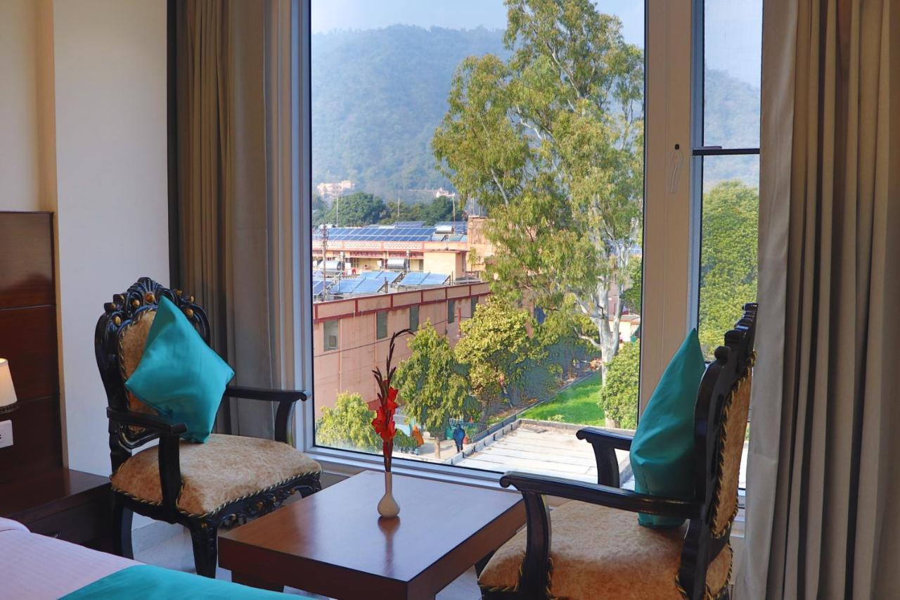 - Behind Parmarth Niketan Hotel 3*