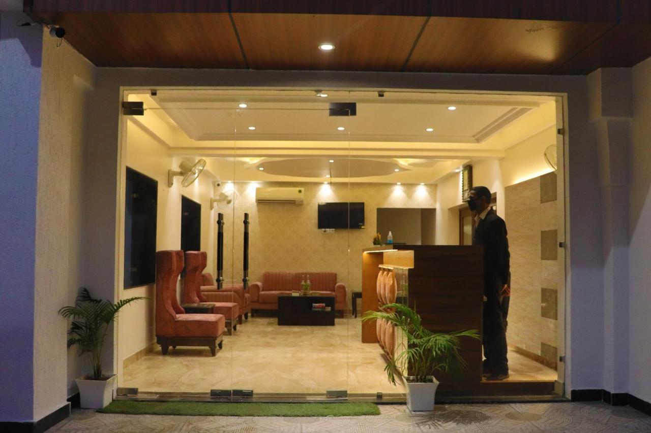 Hotel - Behind Parmarth Niketan 3*