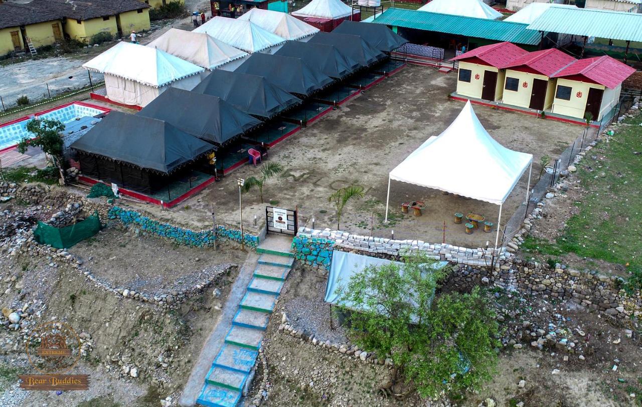 Luxury tent Riverside Swiss Camps 