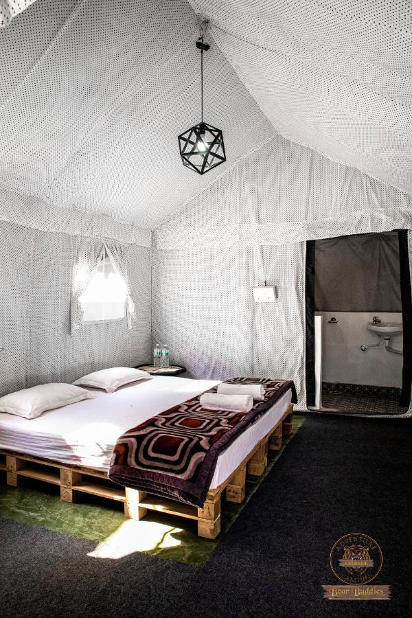 Luxury tent Riverside Swiss Camps 