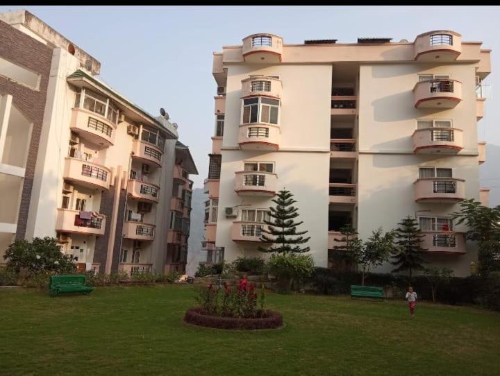 Luxurious Hill View Abode Tapovan
