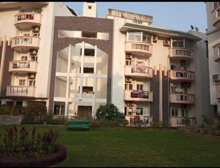 Luxurious Hill View Abode Tapovan Apartment *