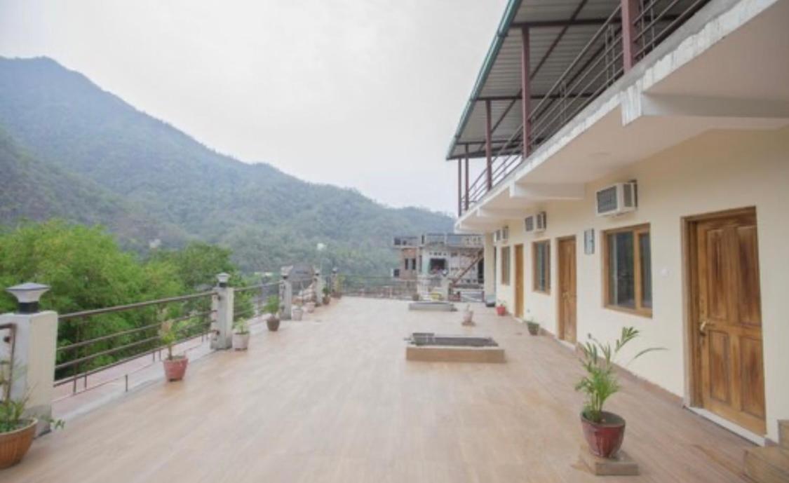 Hotel D'Socialz Hostel