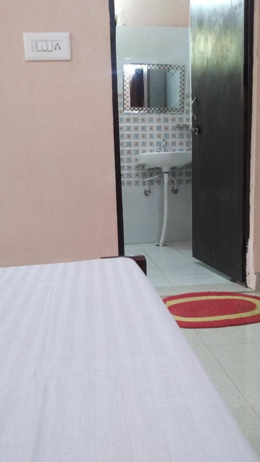 Last Chance Cafe And Guest house *