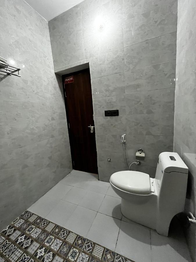 Homestay The White House *