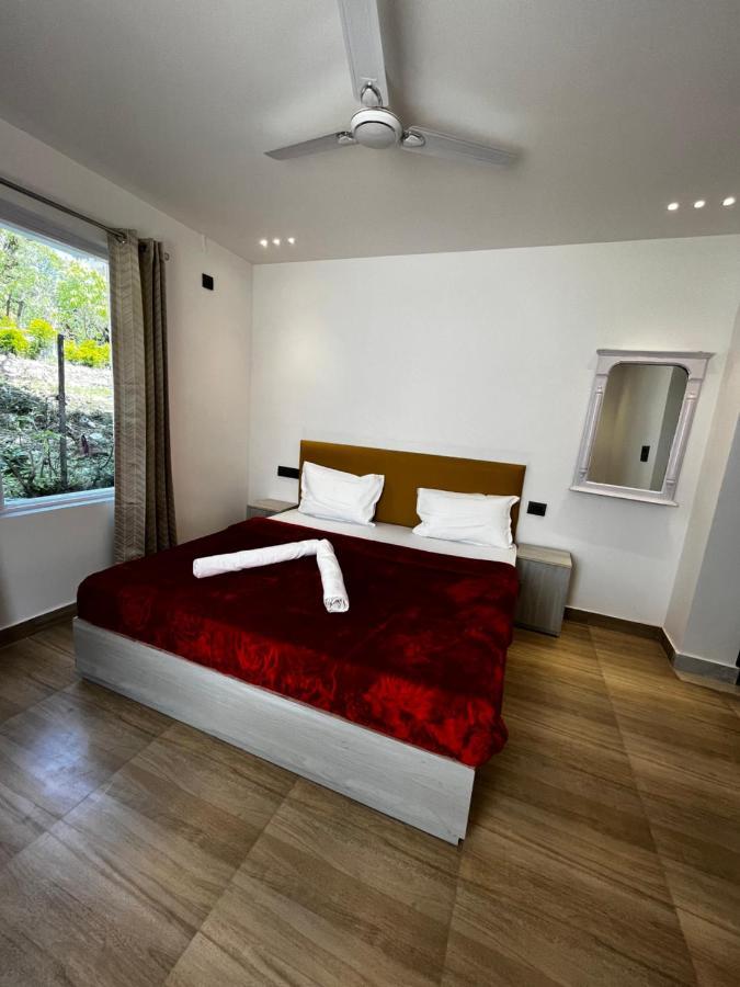 Homestay The White House *