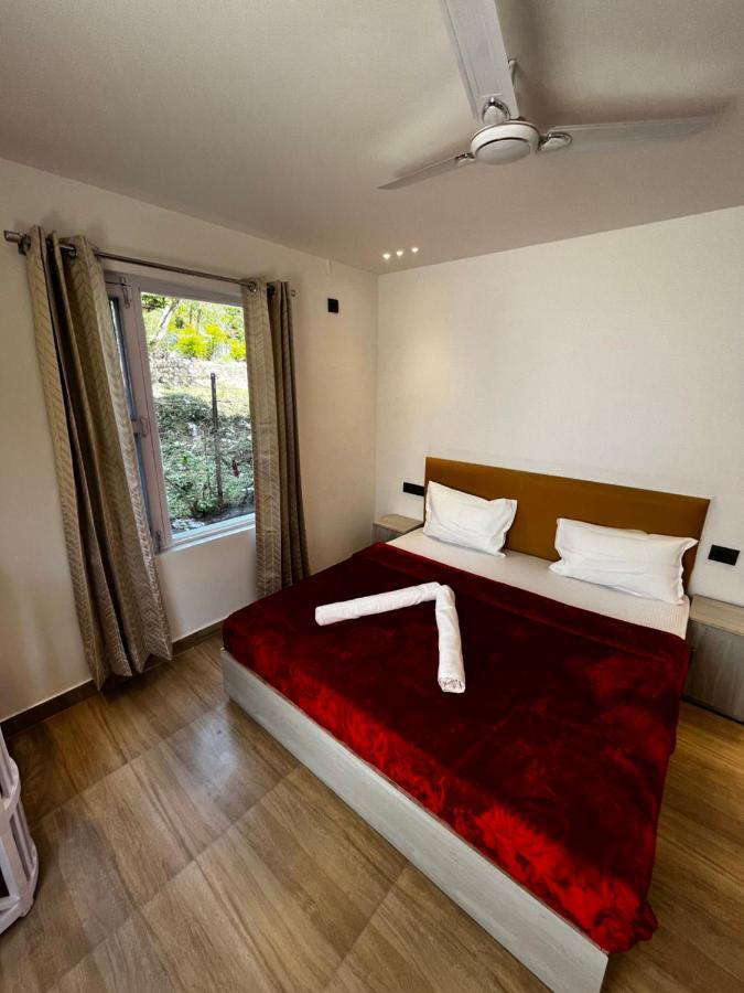 The White House Homestay