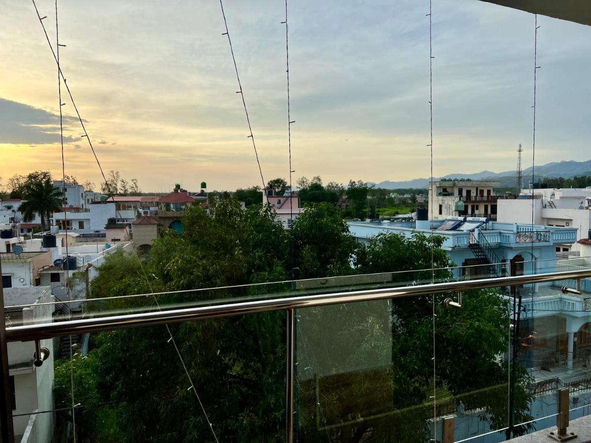 Rose 3bhk By Wabi Sabi With Private Balcony Apartment