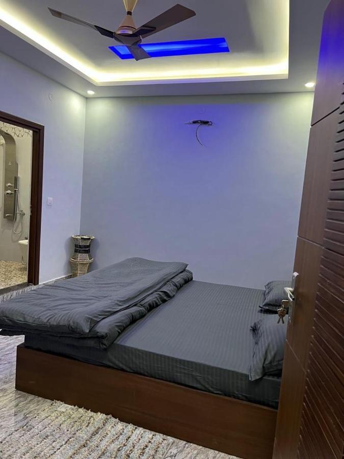 Yog Safari, Behind Parmarth Niketan Hotel 3*