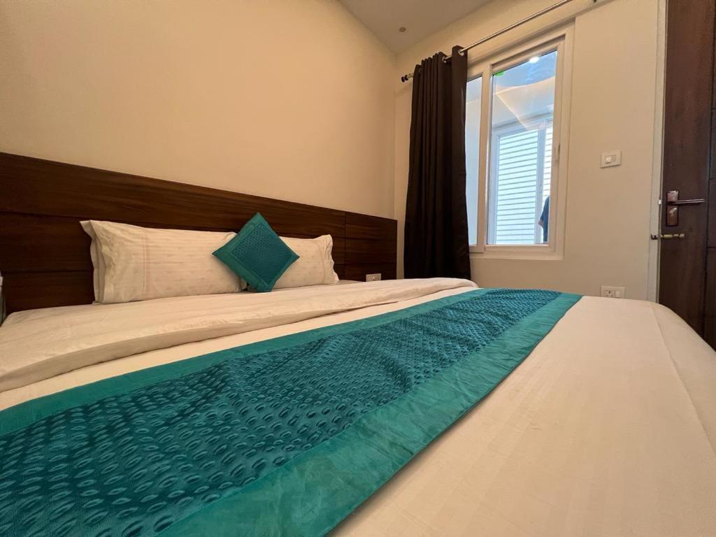 Hotel Yog Safari, Behind Parmarth Niketan Rishikesh