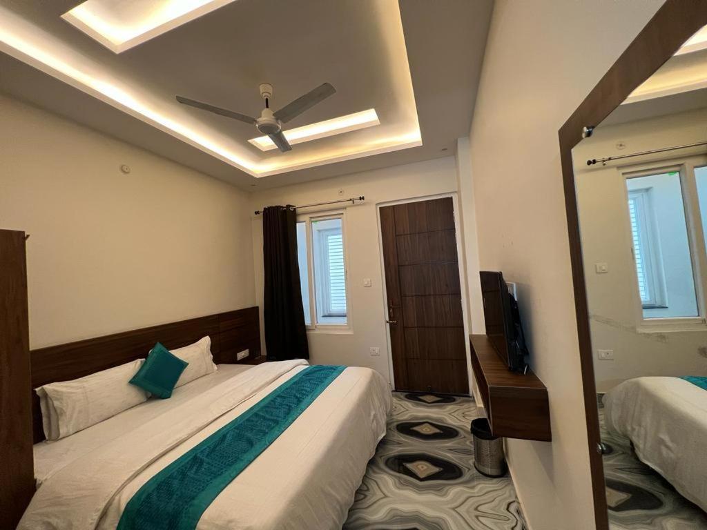 Hotel Yog Safari, Behind Parmarth Niketan 3*