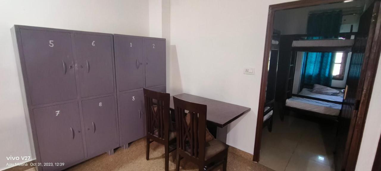 Ensquare - 2 Bedroom Mountain View With Kitchen, Rooftop Cafe, Live Music Hostel *