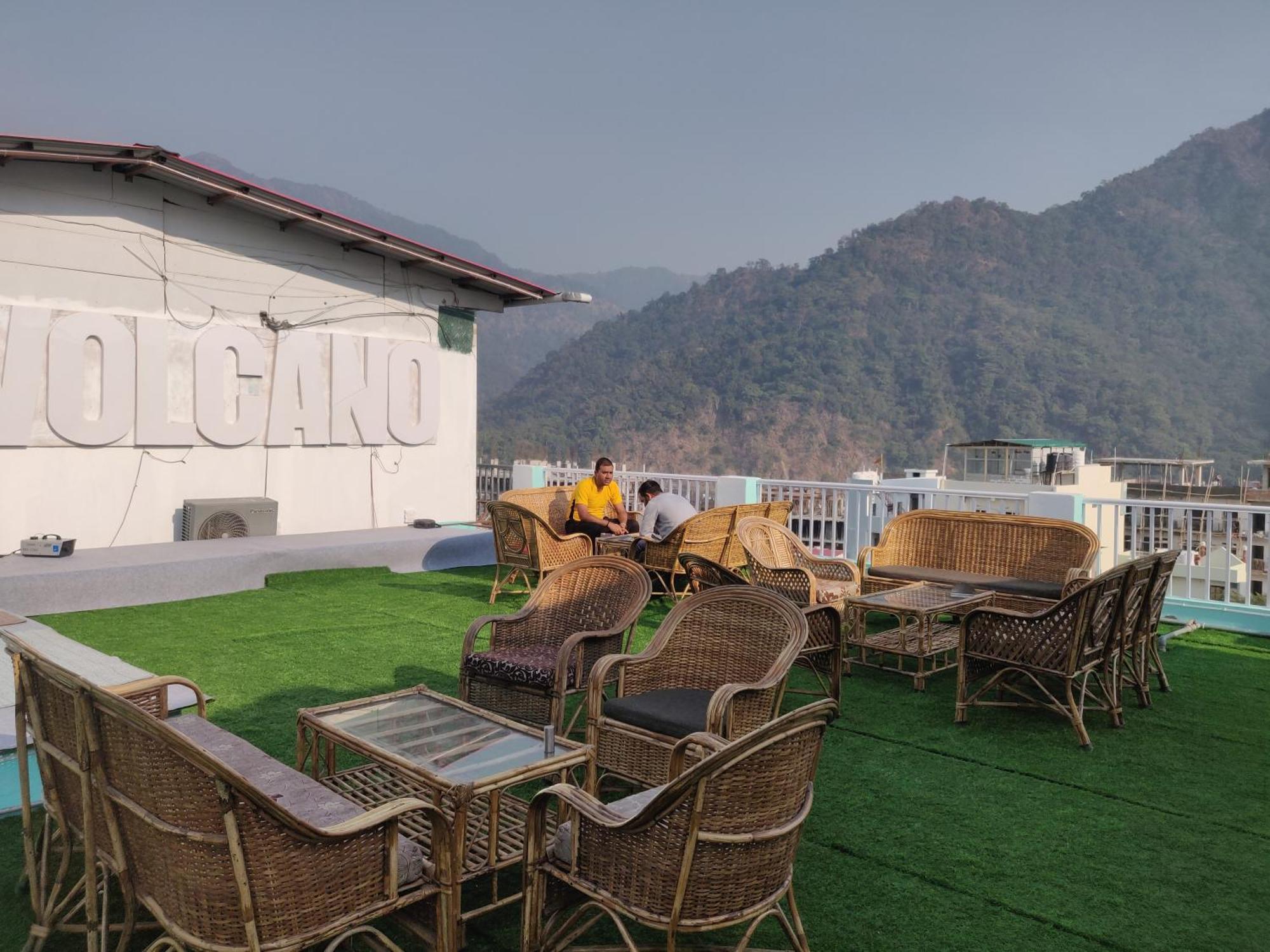 Hostel Ensquare - 2 Bedroom Mountain View With Kitchen, Rooftop Cafe, Live Music Rishikesh