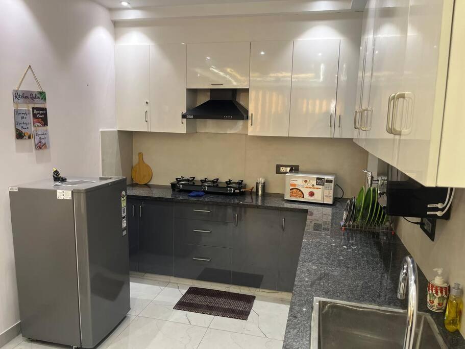 Luxury 2bhk 3ac Terrace View Lift Kitchen In Hills Tapovan