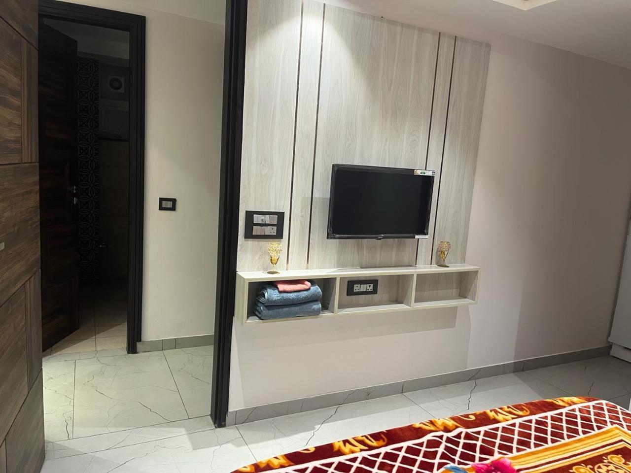 Luxury 2bhk 3ac Terrace View Lift Kitchen In Hills Tapovan Apartment *