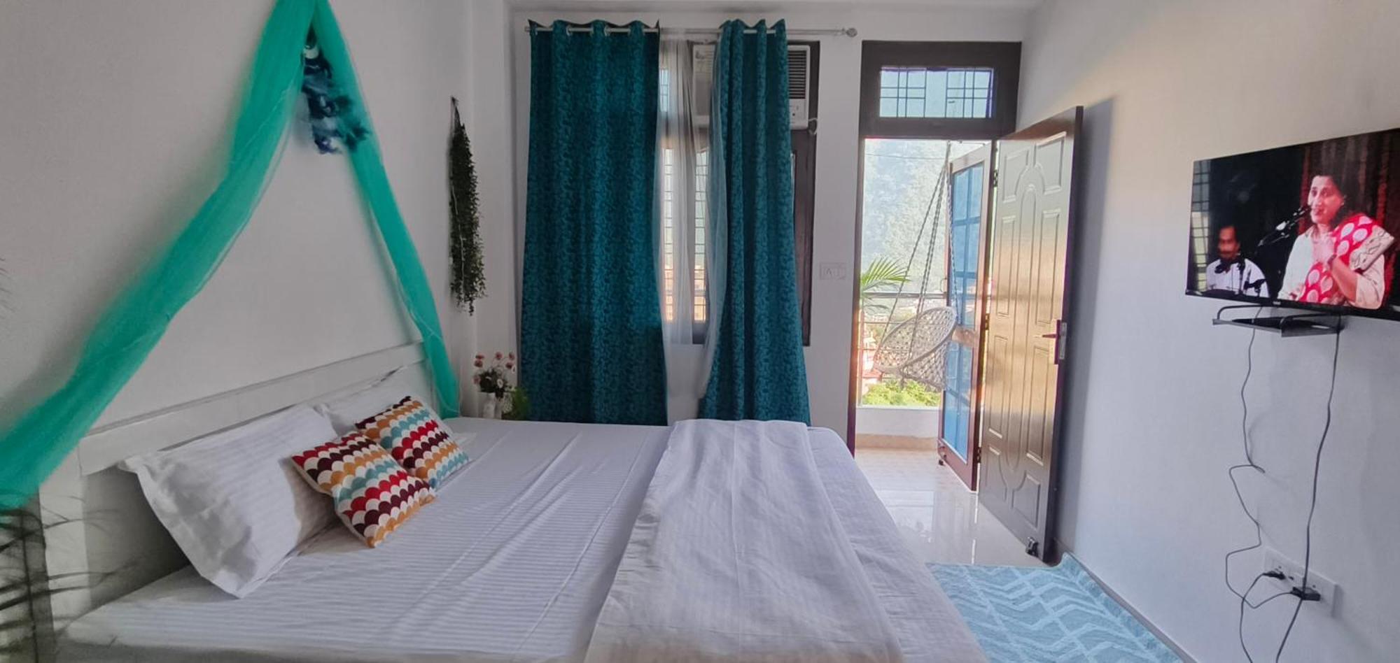 Apartment Ensquare - 2 Bhk With Kitchen, Rooftop River View Cafe, Live Events Rishikesh