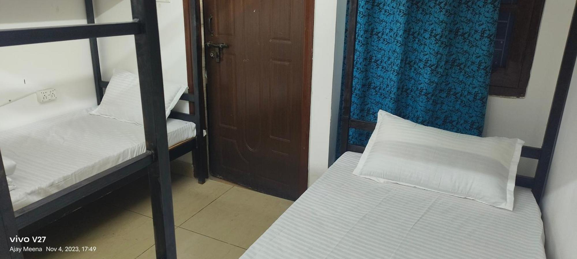 Ensquare - 2 Bedroom Mountain View With Kitchen, Rooftop Cafe, Live Music *