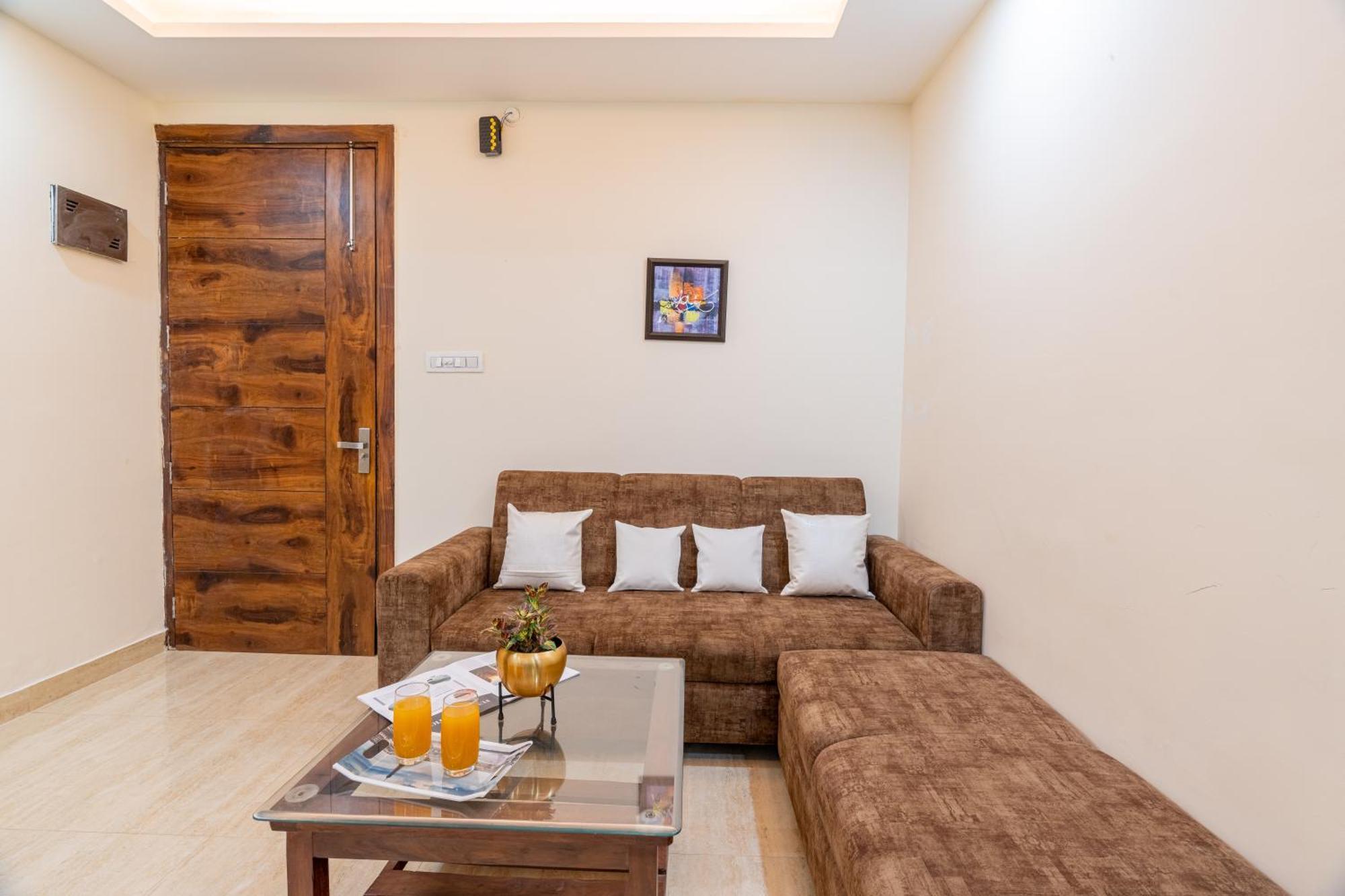Homlee-jumbo 1bhk-2ac-kitchen-lift-parking-tapovan Apartment