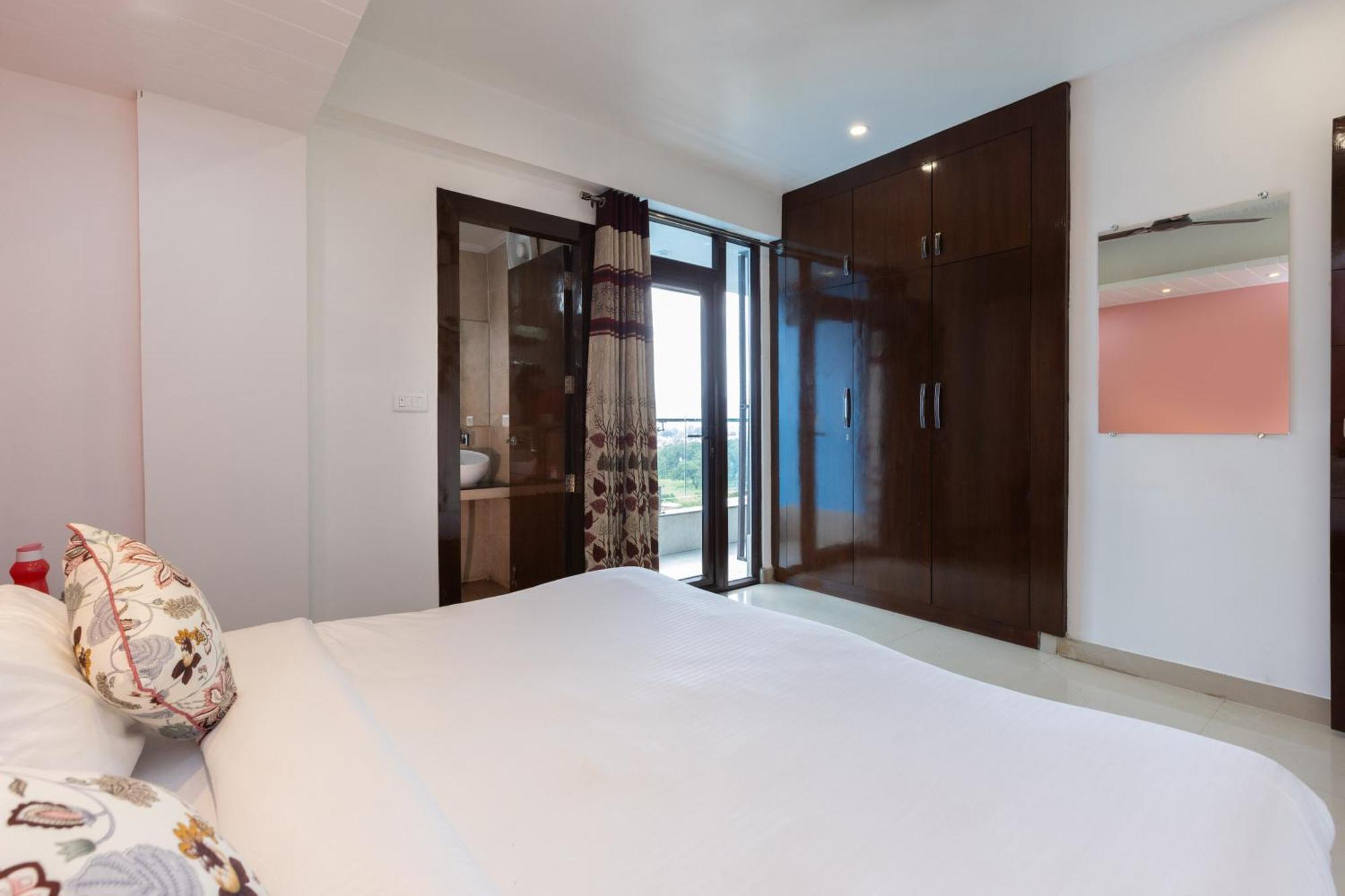 Apartment Rose 3bhk By Wabi Sabi With Private Balcony