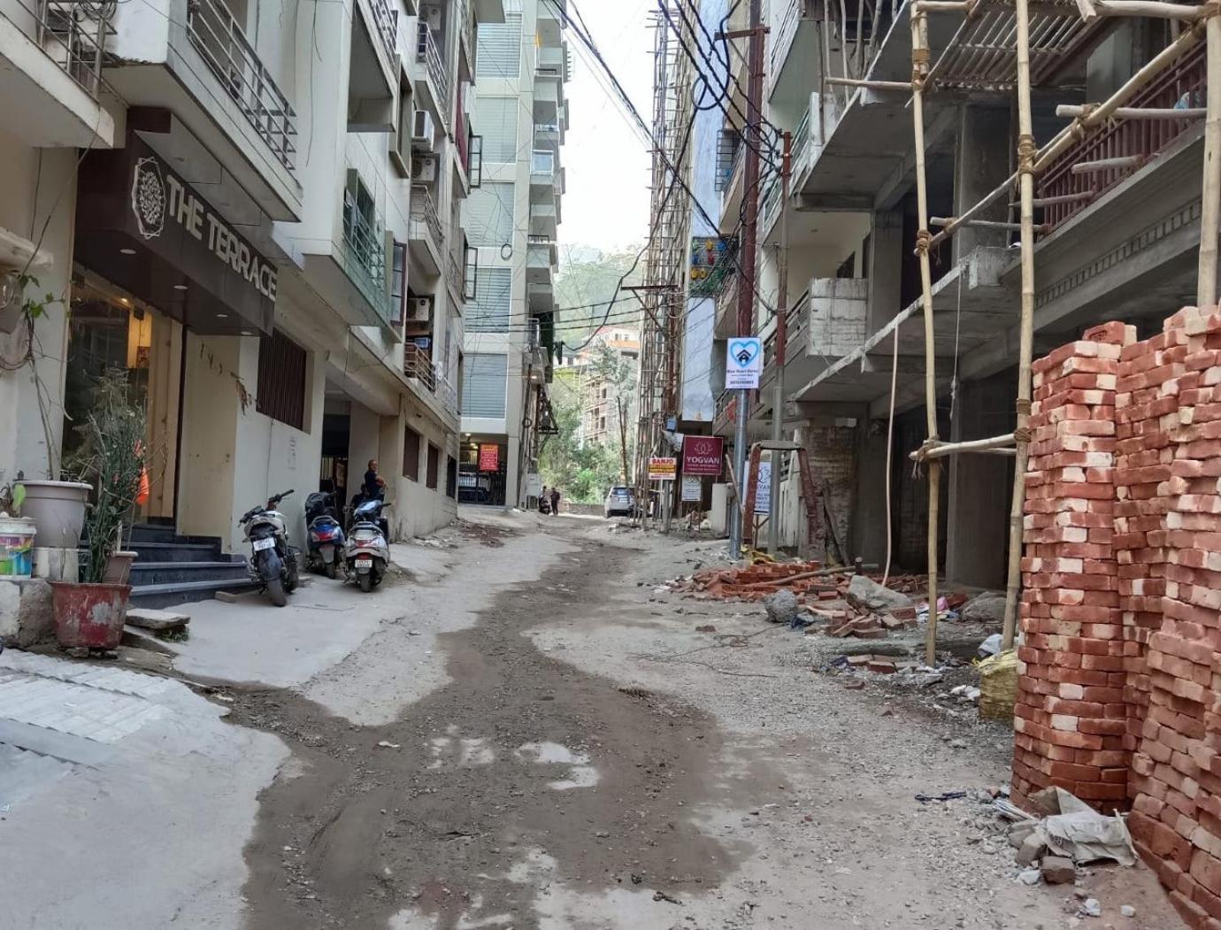 Homlee-jumbo 1bhk-2ac-kitchen-lift-parking-tapovan Apartment *
