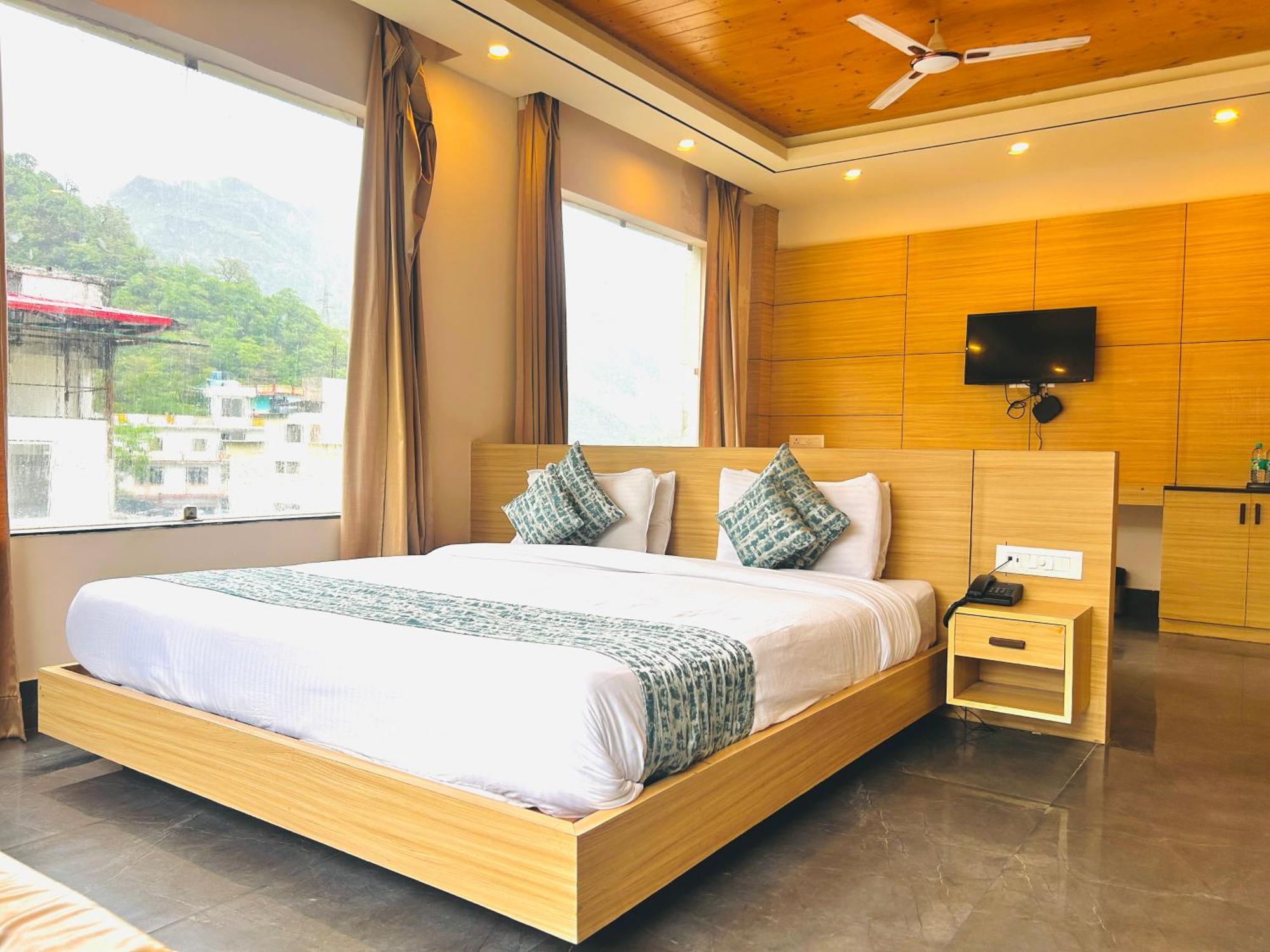 Aqua Vibes Tapovan